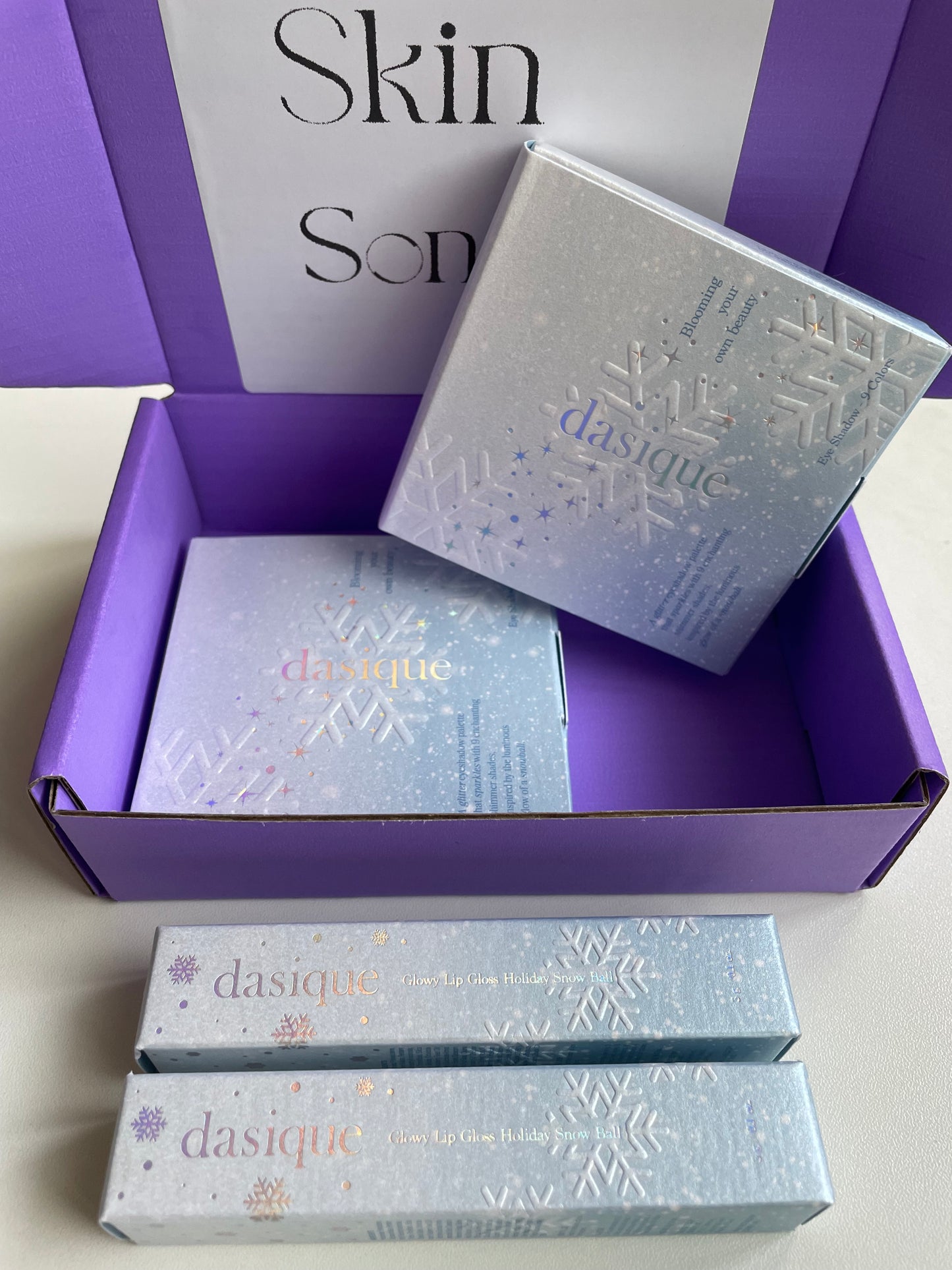 Dasique Holiday Snow Ball Shadow Palette + Lip Gloss Collection